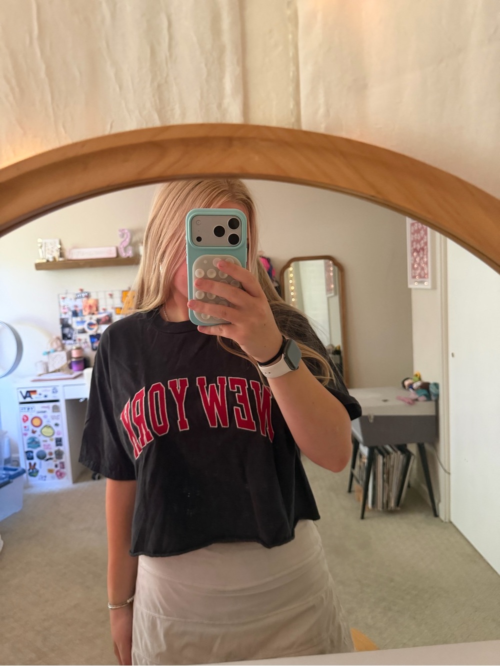brandy melville penelope new york cropped tee